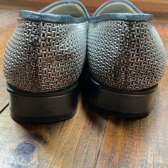 Metallic Mesh Delman Shoes - Picture 6 of 9